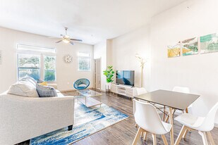 2301 1/2 Montopolis Dr in Austin, TX - Building Photo