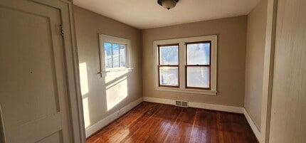 1203 11th St NW in Austin, MN - Building Photo - Building Photo