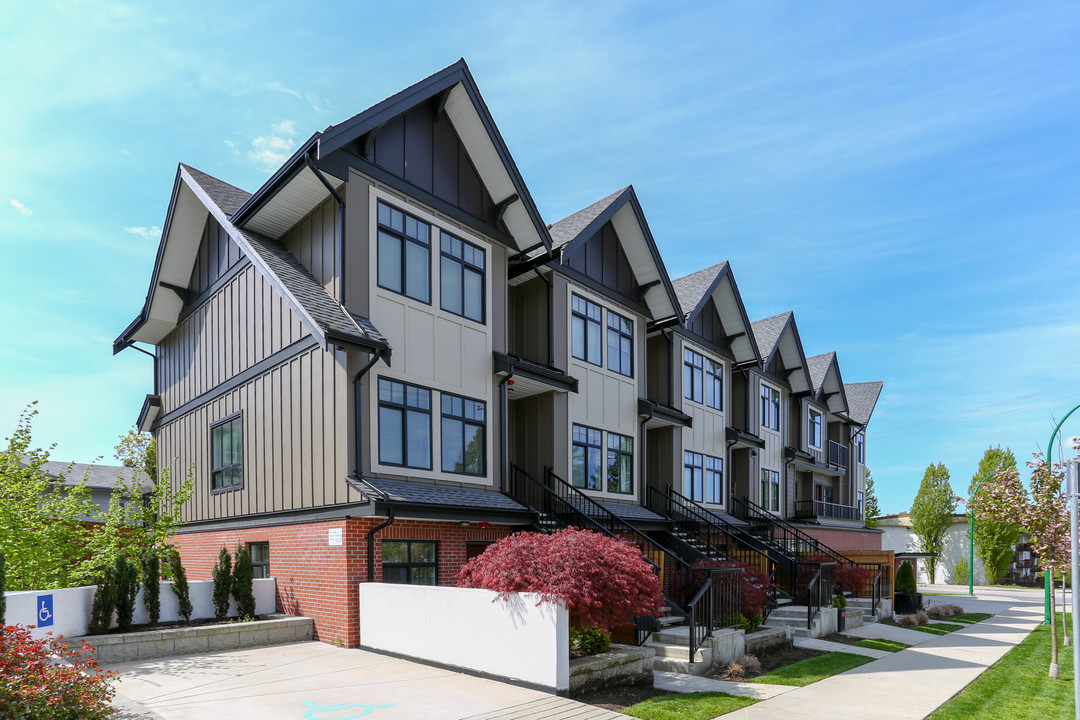 7180 Barnet Rd in Burnaby, BC - Building Photo