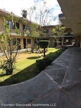 7325 Sepulveda Blvd in Los Angeles, CA - Foto de edificio - Building Photo