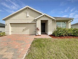 131 NE 23rd Pl in Cape Coral, FL - Building Photo