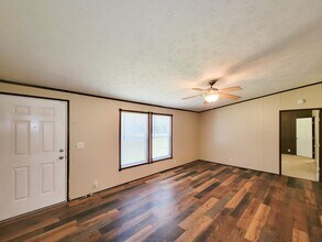 10754 S Lake Shore Dr in Conroe, TX - Building Photo - Building Photo
