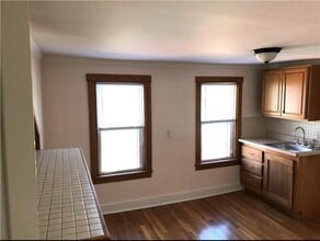 113 Bartlett Ave-Unit -3 in Cranston, RI - Building Photo - Building Photo