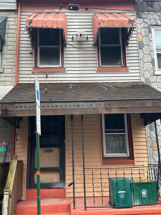1258 Muhlenberg St in Reading, PA - Building Photo