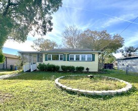 5506 Staley Dr in Tampa, FL - Building Photo - Building Photo