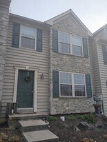 428 Indian Rock Cir in Elizabethtown, PA - Building Photo