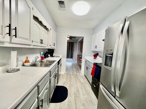 506 Balboa Dr in Universal City, TX - Building Photo - Building Photo