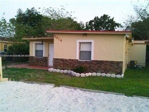 5614 Taylor St in Hollywood, FL - Building Photo - Building Photo