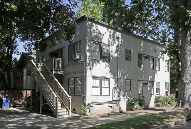 2630 E St in Sacramento, CA - Foto de edificio - Building Photo