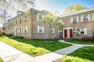 11015 65th Ave in Forest Hills, NY - Building Photo - Building Photo