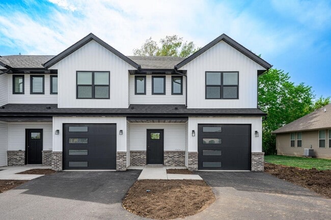 11532 Willowbrook Rd in Roscoe, IL - Building Photo - Building Photo