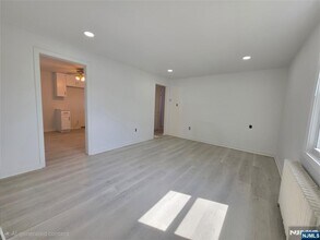 683 Kingsland Ave in Lyndhurst, NJ - Building Photo - Building Photo