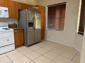 8246 SW 27th St in Miramar, FL - Building Photo - Building Photo