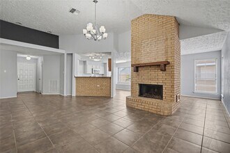 319 Richvale Ln in Webster, TX - Building Photo - Building Photo