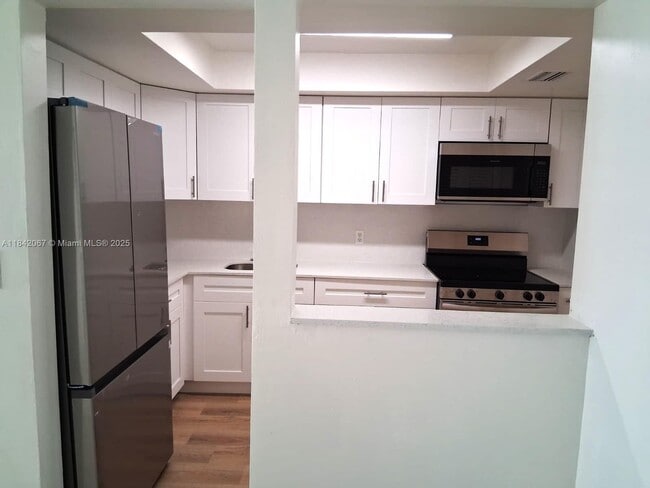 16801 NE 14th Ave, Unit 209 in Miami, FL - Building Photo - Building Photo