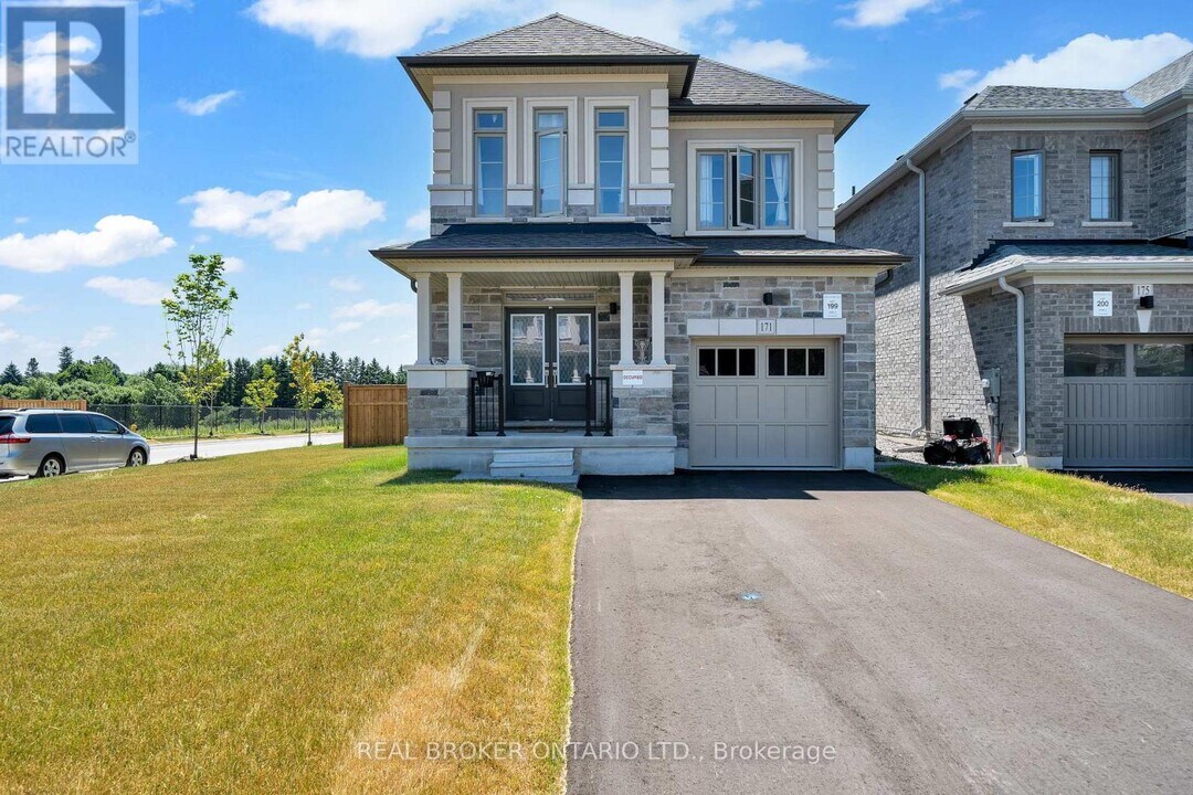 171 Flood Ave in Clarington, ON - Building Photo