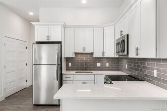 1083 US-9 in Fishkill, NY - Building Photo - Building Photo