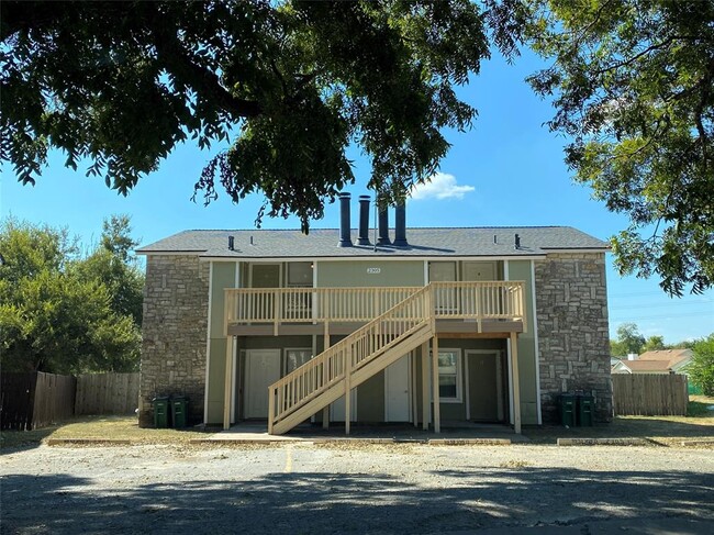 2305 Cedrick Cove in Austin, TX - Foto de edificio - Building Photo