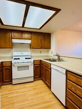 247 E Upjohn Ave in Ridgecrest, CA - Foto de edificio - Building Photo