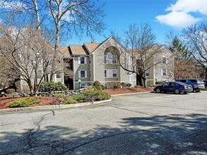 1024 Washington Green in New Windsor, NY - Building Photo - Building Photo