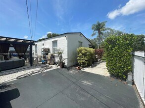 200 NE 110th St in Miami, FL - Building Photo - Building Photo