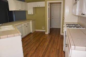 2531 E Mary Ave in Visalia, CA - Building Photo - Building Photo