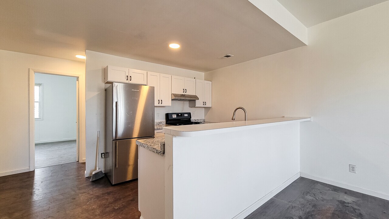 348 Paterson Plank Rd in Jersey City, NJ - Building Photo