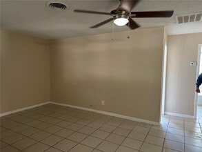 135 NE Madison Cir N in St. Petersburg, FL - Building Photo - Building Photo