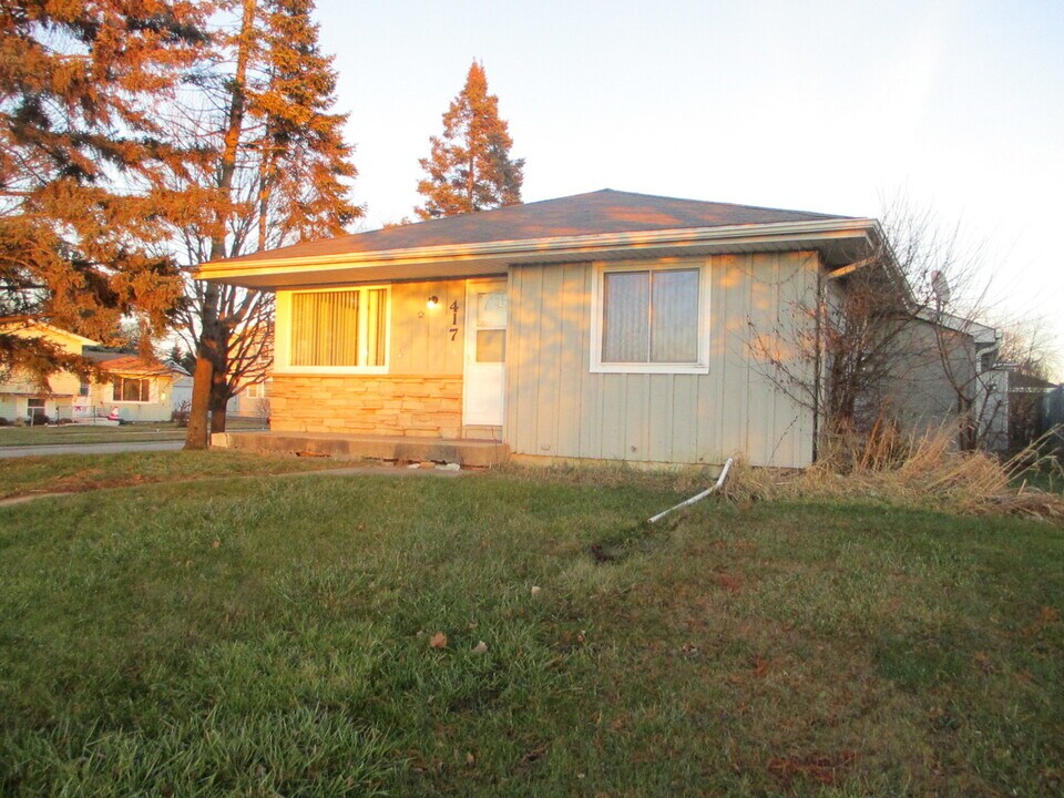 417 Public Service Rd in Waukegan, IL - Building Photo