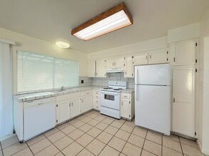 455 Columbia Ave in Merced, CA - Foto de edificio - Building Photo