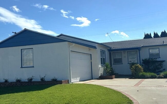 property at 5440 W 140th St