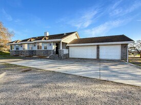 2800 Roop Rd in Gilroy, CA - Building Photo