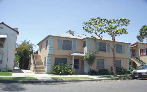 2117-2121 Chestnut Ave in Long Beach, CA - Building Photo