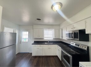 405 Botts St in Brenham, TX - Building Photo - Building Photo