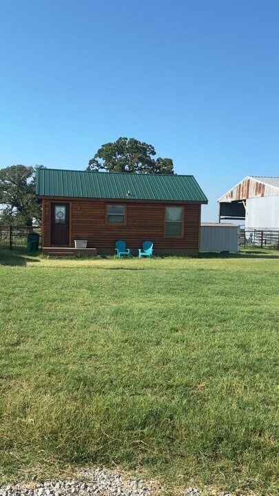 527 Walker Ln in Millsap, TX - Building Photo