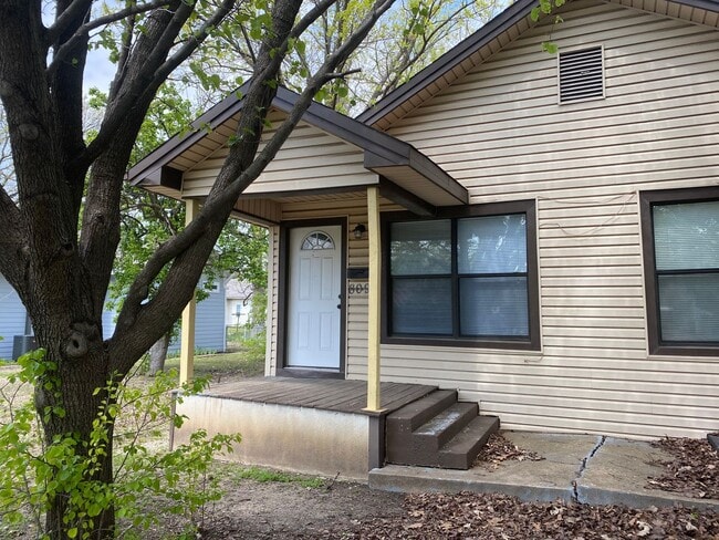 property at 809-811-811 E Cherry St