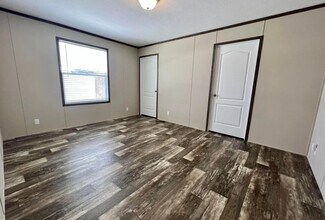 6599 N Hampshire Dr in Holly, MI - Foto de edificio - Building Photo