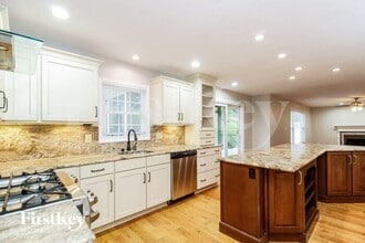 3315 Quaker Run Dr in Greensboro, NC - Building Photo - Building Photo