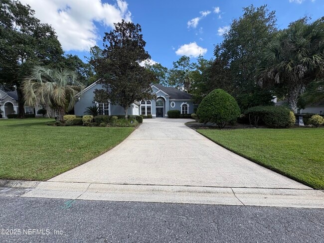 585 Golden Links Dr in Orange Park, FL - Building Photo - Building Photo