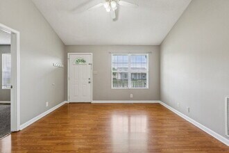 157 Oak Tree Dr in Oak Grove, KY - Building Photo - Building Photo