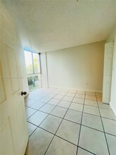 7075 NW 186th St in Hialeah, FL - Building Photo - Building Photo