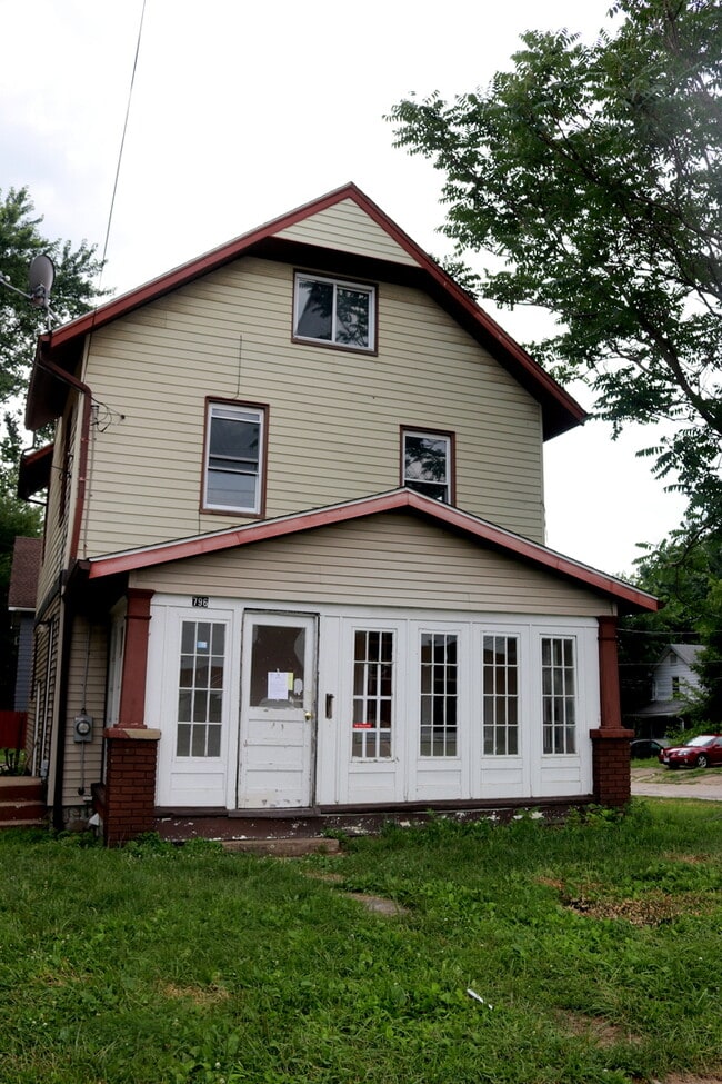 796 Brown St in Akron, OH - Building Photo - Building Photo