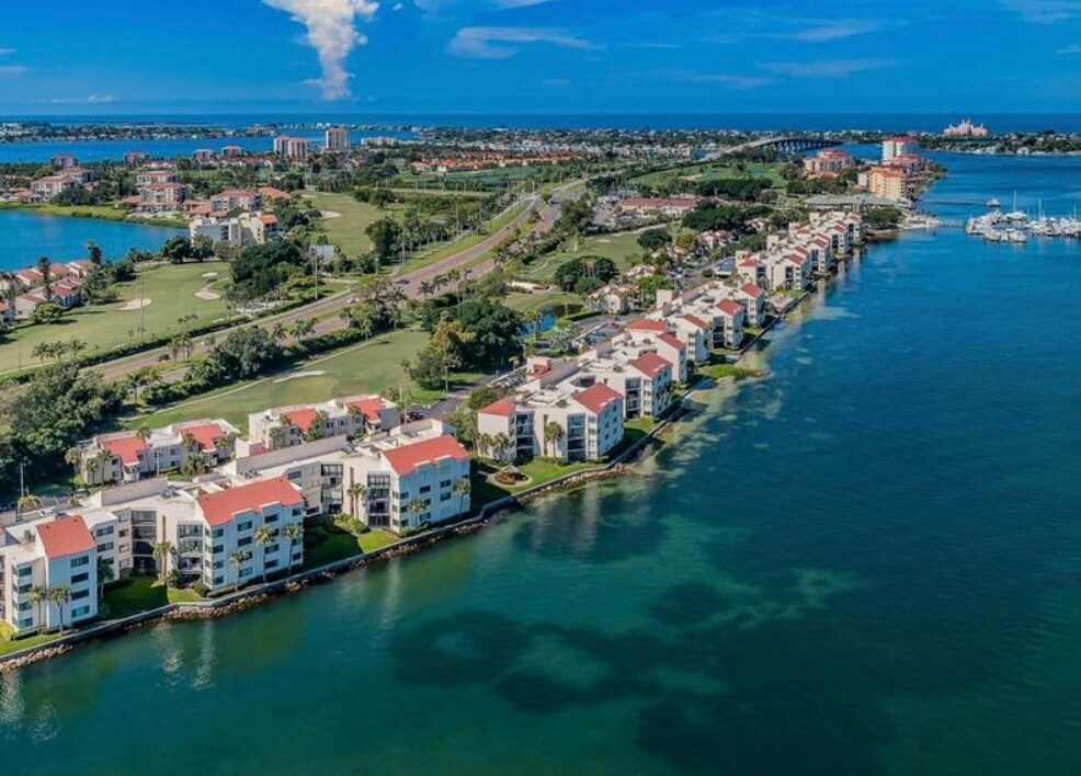 5505 La Puerta Del Sol Blvd S, Unit 122 in St. Petersburg, FL - Foto de edificio