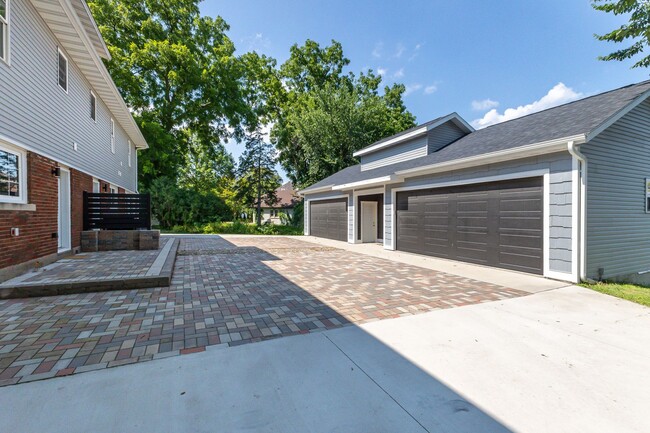 property at 222 S Grandview Ave