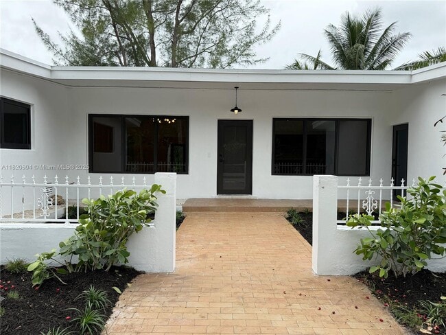 7132 SW 65th Ave in South Miami, FL - Building Photo - Building Photo