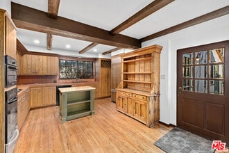 200 S Anita Ave in Los Angeles, CA - Building Photo - Building Photo