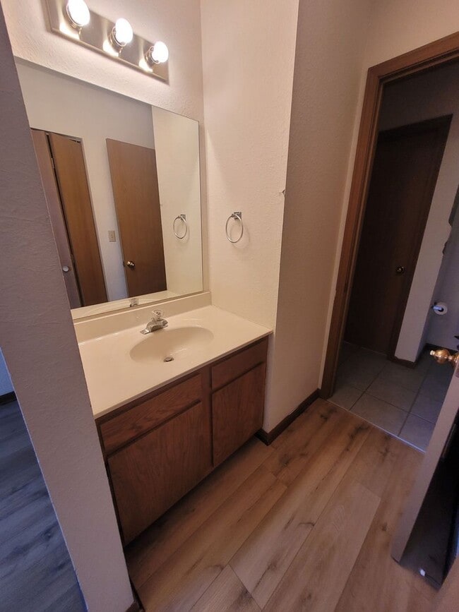 2304-2306-2306 Monmouth Ct