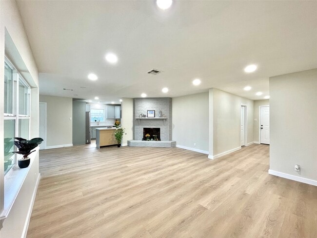 7723 Clarewood Dr in Houston, TX - Building Photo - Building Photo