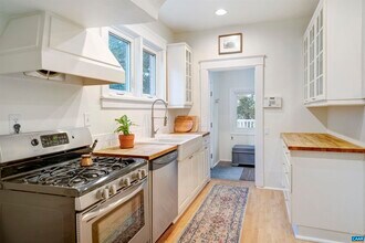 883 Locust Ave in Charlottesville, VA - Building Photo - Building Photo