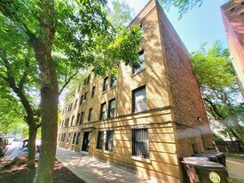 1048 W Lill Ave, Unit A04W in Chicago, IL - Building Photo